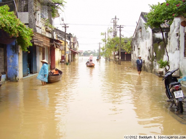 Inundaciones en Hoi An
La vida sigue con total normalidad en las calles de Hoi An a pesar de tener sus calles inundadas
