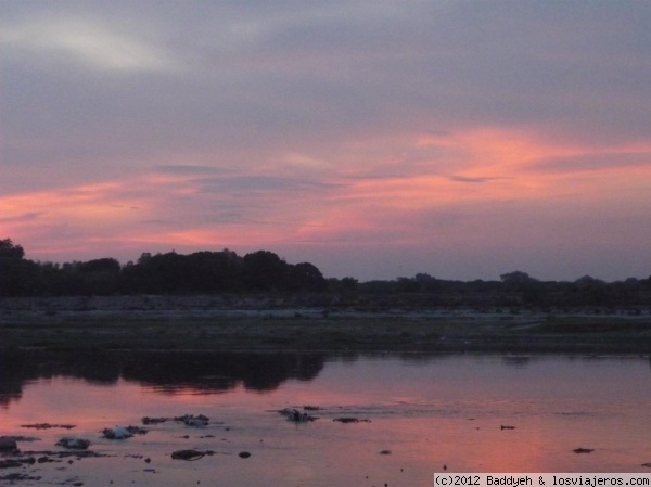 Atardecer en el río Yamuna
Atardecer en el río Yamuna, en Agra, justo detrás del Taj Mahal
