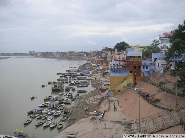 Vista de Varanasi
Vista desde la terraza de la GH de Varanasi, con el río Ganges y sus ghats
