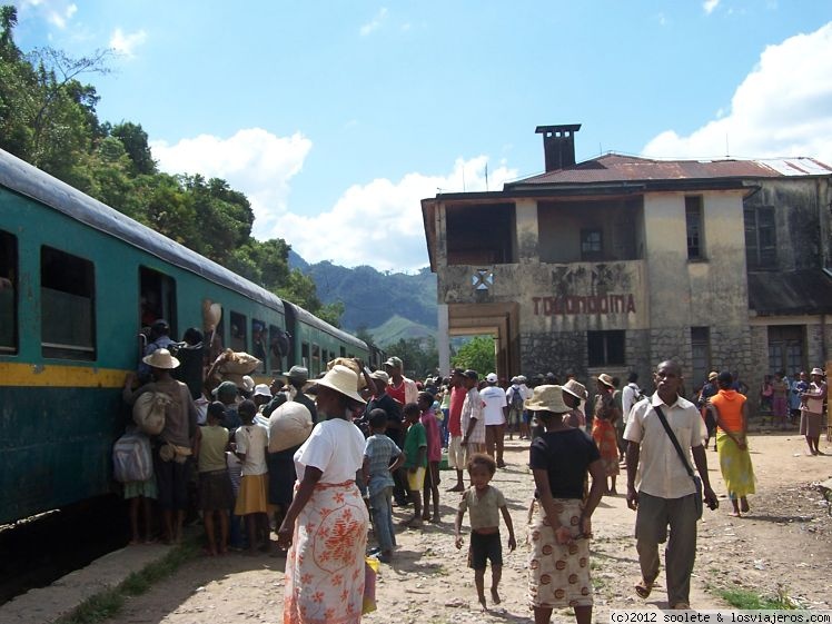 Una de las estaciones del tren -Manakara a Fianarantsoa- - Madagascar