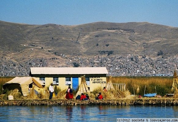 Lago Titicaca, isla de los Uros
Los Uros viven en estas islas flotantes hechas de totora
