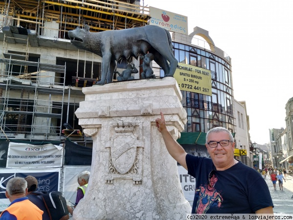 Bucarest
la Loba capitolina en la plaza de Roma
