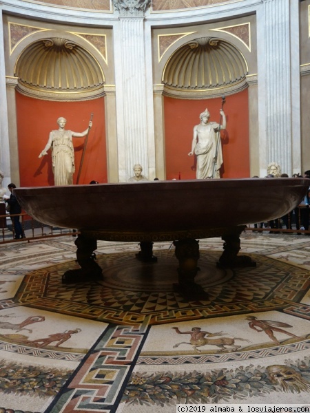 Bañera de Nerón
Bañera de la esposa de Nerón, situada en la Sala Redonda del los Museos Vaticanos
