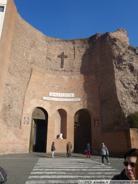 Basilica de Santa Maria Degli angli e dei martiri
Fachada de la Basilica de Santa Maria Degli angli e dei martiri
