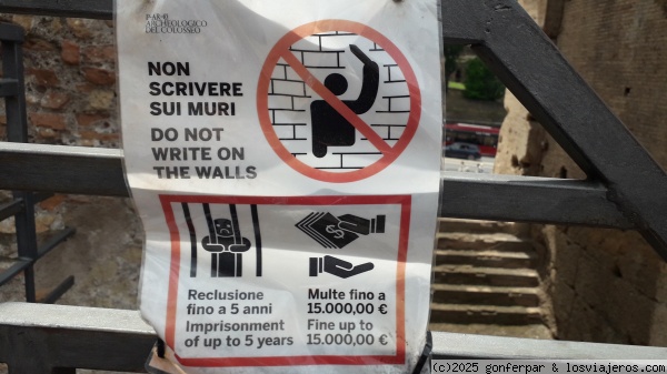 CARTEL DE PROTECCIÓN DEL PATRIMONIO DEL COLISEO ROMANO
CARTEL DE ADVERTENCIA POR DAÑO AL COLISEO EN ROMA
