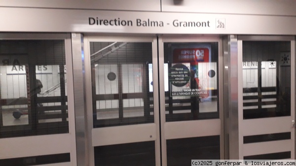 PARADA DE METRO DE ARENES EN LA CIUDAD DE TOULOUSE
ANDEN DE LA PARADA DE ARENES CON DIRECCION BALMA GRAMONTO EN TOULOUSE

