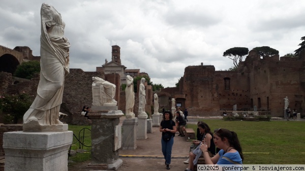 CASA DE LAS VESTALES EN EL FORO ROMANO
PANORÁMICA DE LO QUE QUEDA DE LA CASA DE LAS VESTALES
