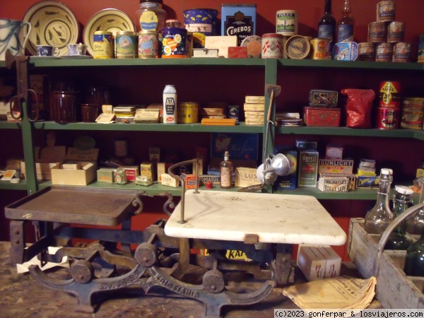 DETALLE RECREACIÓN DE ANTIGUA TIENDA DE ULTRAMARINOS - FOLKEMUSEUM - HAUGESUND
MOSTRADOR TIENDA ULTRAMARINOS EN FOLKEMUSEUM DE LA CIUDAD DE HAUGESUND.
