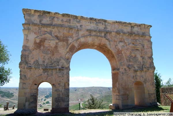 Medinaceli, Arco romano
Seguramente la imagen mas emblemática de la ciudad. Su datación no es exacta, entre el I y el III d.c.
