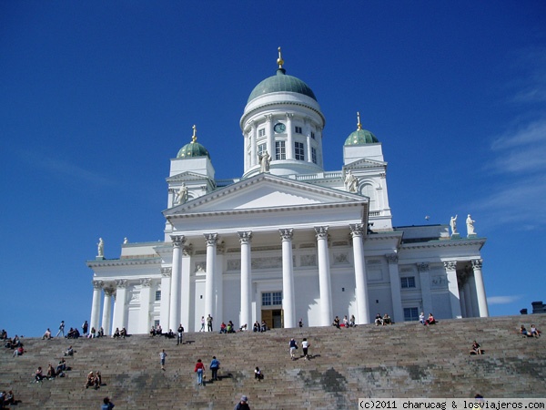 Catedral anglicana de Helsinki
Vista de la catedral neoclásica y la escalera de acceso
