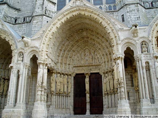 Catedral de Chartres 2
Otra de las puertas de entrada a la catedral, igualmente recubierta de esculturas
