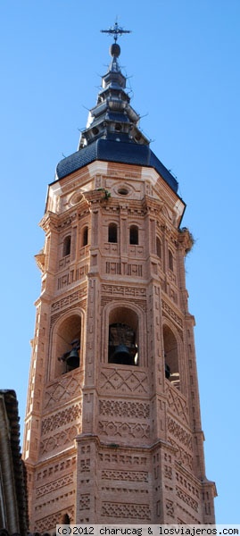 Calatayud, torre mudéjar
El mudéjar aragonés ha sido declarado Patrimonio de la Humanidad, cosa que se entiende a la vista de la belleza de esta torre de la colegiata de Sta. Mª la Mayor. Trabajo exquisito y perfecto.
