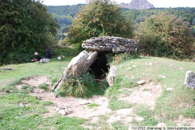 Viajar a  España: Fran - Dolmen de Arrako, Navarra. (Fran)