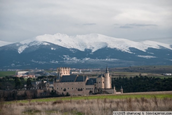 Alcázar, Segovia
Impresionante el alcázar con la sierra nevada detrás.
