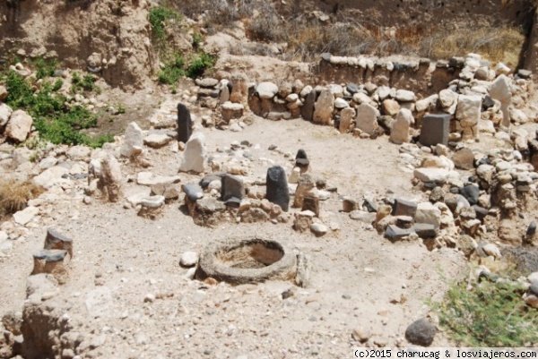 Tell Hazor. Israel.
Uno de los yacimientos arqueológicos más antiguos e interesantes de Israel y poco conocido. Aquí pueden verse varias estelas y los restos de una mesa de sacrificios
