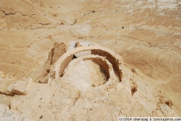 Palacio de Herodes. Masada, Israel.
En el lugar con las mejores vistas se hizo levantar Herodes un palacio. Al fondo se ve el desierto y los restos de los campamentos romanos.
