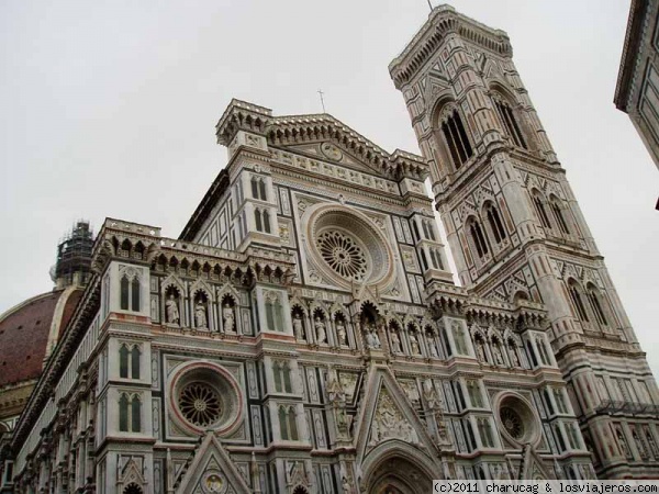 Catedral de Florencia
Lo que mas me llama la atención de esta catedral es el juego del mármol de colores
