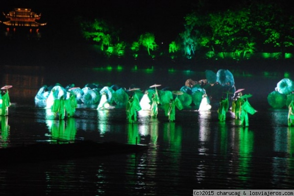 Hangzhou. Parque del Oeste. Espectaculo nocturno
Una de las escenas de este impresionante espectaculo
