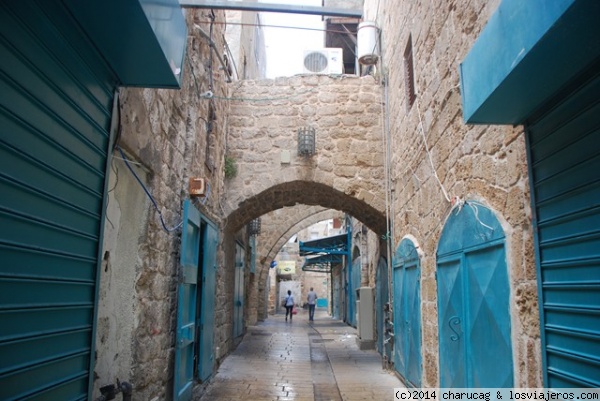 Bazar, Akko. Israel
Akko tiene varios bazares o zocos con puestos callejeros y techos abovedados. Este es el más bonito y el más grande, muy cuidado con sus puertas azules.
