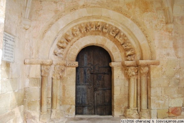 Iglesia de la Ascensión. Perazancas de Ojeda. Palencia.
Esta iglesia conserva muchos elementos románicos como su portada y su ábside.
