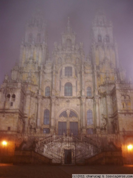 Niebla en Santiago
Una imagen fantasmagórica de la Catedral de Santiago en una noche de niebla. Santiago en su salsa.
