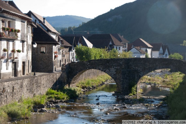 Puente en Ochagavía, Navarra.
Típico pueblo del Pirineo Navarro, perfectamente conservado y muy cuidado.
