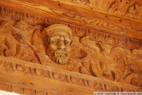 Artesonado. Palacio ducal de Pastrana
Esta preciosa talla forma parte de uno de los artesonados que cubren los techos de este palacio. En pino sin tratar.
