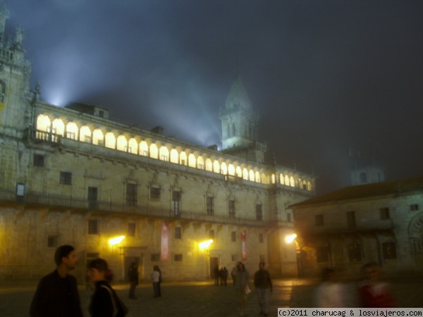 Palacio y niebla
Una noche de niebla y el palacio iluminado
