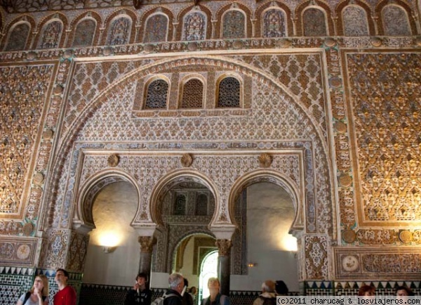 Salón del trono en el palacio mudejar de Pedro I
Una de las paredes de este salón donde puede apreciarse la riqueza de la ornamentación.
