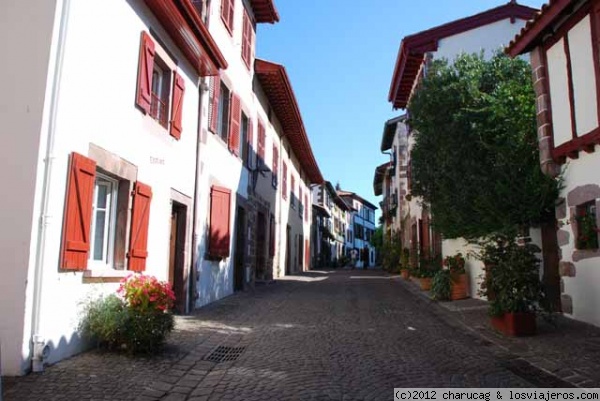 San Jean pied de port
Siguiendo por la carretera que lleva a Roncesvalles, el primer pueblo francés es San Jean pied de port. Una delicia, merece la pena una visita.
