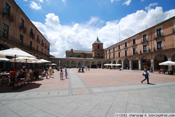 Plaza del mercado chico
Una de las muchas plazas de Ávila. En esta plaza se asienta el conrazón de su mercado medieval.
