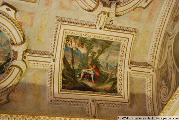 Palacio de El Viso. Saleta del Olimpo
Curiosa pintura en donde puede verse a una mujer pariendo. Muy raro encontrar este tema en una sociedad tan pacata.
Palacio de El Viso. Saleta del Olimpo
Curiosa pintura en donde puede verse a una mujer pariendo. Muy raro encontrar este tema en una sociedad tan pacata.