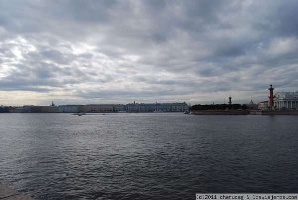 Palacio del Hermitage desde lejos
Vista del palacio del Hermitage desde la cubierta del barco
