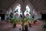 Patio andaluz con lluvia