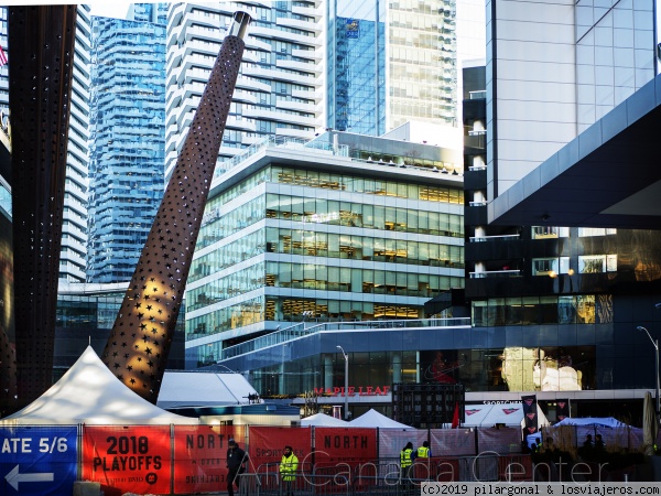 Air Canada Center
Air Canada Center (Scotiabank Arena) es un pabellón multiusos, casa de los Toronto Maple Leafs de la liga nacional de hockey y de los Toronto Raptors de la NBA
