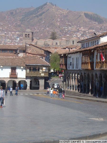 Cusco 07/08/2015
La plaza de Armas con las montañas al fondo. Una de las primeras fotos de las vacaciones....

