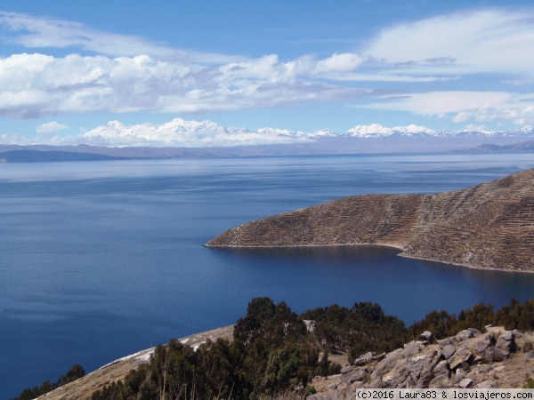 Isla del Sol
Vista del lago Titicaca desde el camino que recorre la Isla de norte a sur
