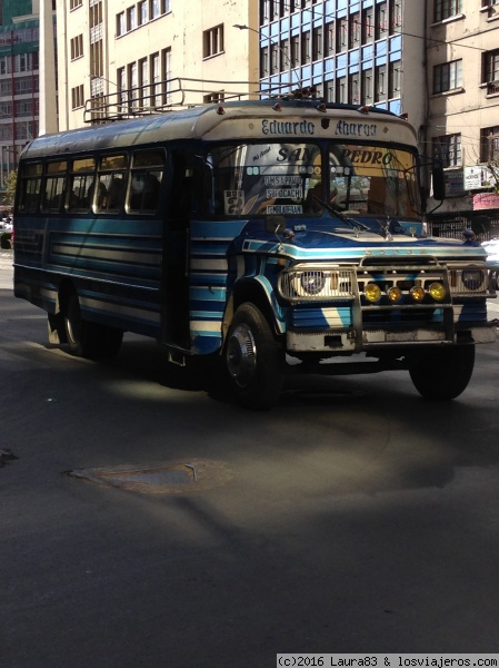 La Paz
Autobuses bolivianos..... No llegamos a montarnos en ninguno de estos, pero a mi chico le hicieron gracia
