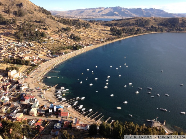 Copacabana desde lo alto
Vista del lago Titicaca y el pueblo de Copacabana desde lo alto del cerro Calvario
