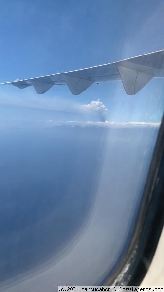 Volcán desde el avión
Vistas volcán desde vuelo
