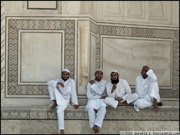 Blanco sobre blanco
O como quitarle protagonismo a la blancura del Taj Mahal
