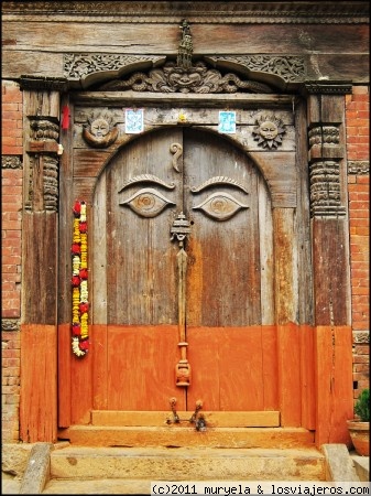 Puertas que se creen caras
Detalle de una puerta en el palacio real de Kathmandu
