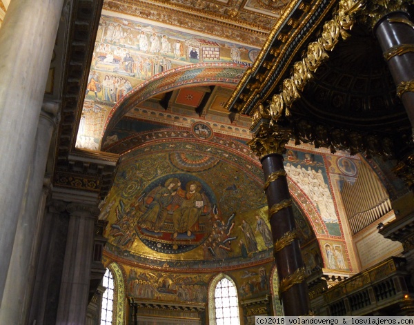 Basílica Santa María Mayor
El interior de la Basílica de Santa María Mayor. Con bellos mosaicos en el ábside, junto al baldaquino papal
