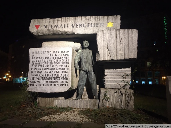 Monumento a las victimas de la Gestapo
Este monumento se encuentra en Morzimplast. Viena  y es un homenaje a quienes fueron asesinados por la Gestapo
