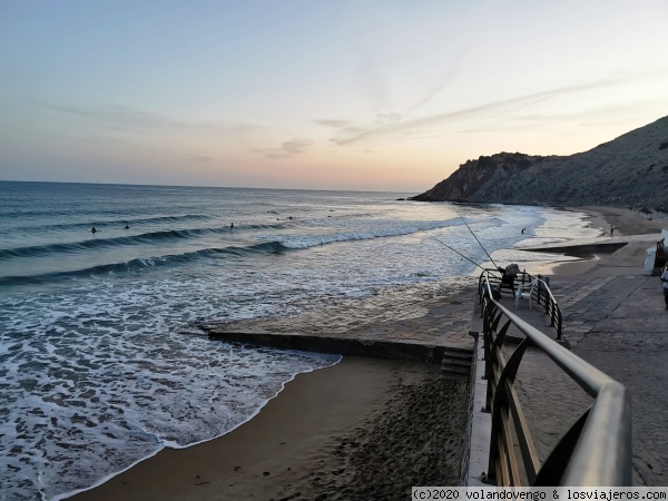 Burgau
La pequeña población de  Burgau, aun mantiene calles empedradas y casas tradicionales. Su playa visitable en marea baja sigue teniendo encanto.
