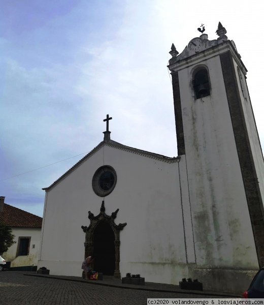 Iglesia principal de Monchique
La iglesia de la Inmaculada Concepción, principal de Monchique, tiene rasgos manuelinos en su portada principal, óculo y puerta lateral. Una lastima que no abra los fines de semana
