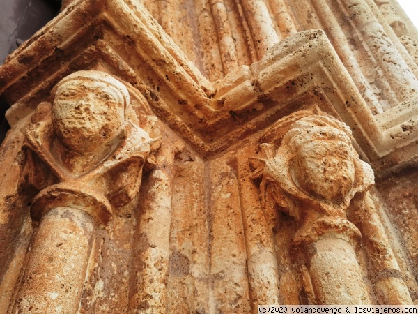 Detalle de la Portada Iglesia Matriz de Portimao
La Iglesia matrz de Nuestra Señora de la Concepción de Portimao, conserva de su primitiva construcción del S XV,  su portada gótica con capiteles decorados y gárgolas. Se tuvo que reconstruir tras el terrmoto de 1755.
