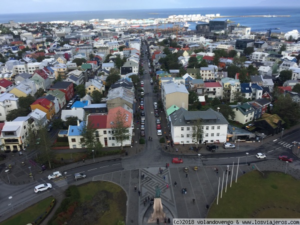 Vistas de Reykjiavik
Desde la torre-campanario de la Iglesia  Hallgrímskirkja en Reykjiavik se tienen hermosas vistas de la ciudad y sus alrededores
