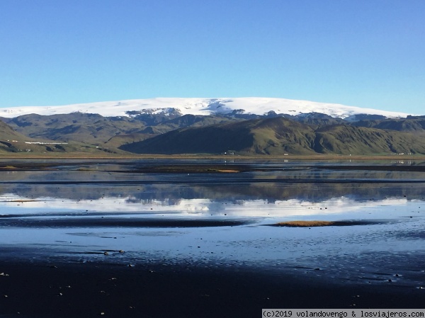 Vista del Myrdalsjokull
El Glaciar Myrdalsjokull de Islandia ofrece una magnífica visión desde la laguna antes de llegar a la playa y acantilados de  Dyrholaey
