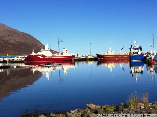 Olafsfjordur
Bonita población en el Noroeste de Islandia, en el norte de la península de Tröllaskagi. Se dedica a la pesca y al turismo y a ella es mucho más fácil llegar como a la cercana Siglo por los tuneles que se abrieron.
